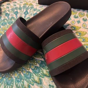 Gucci sandal slides